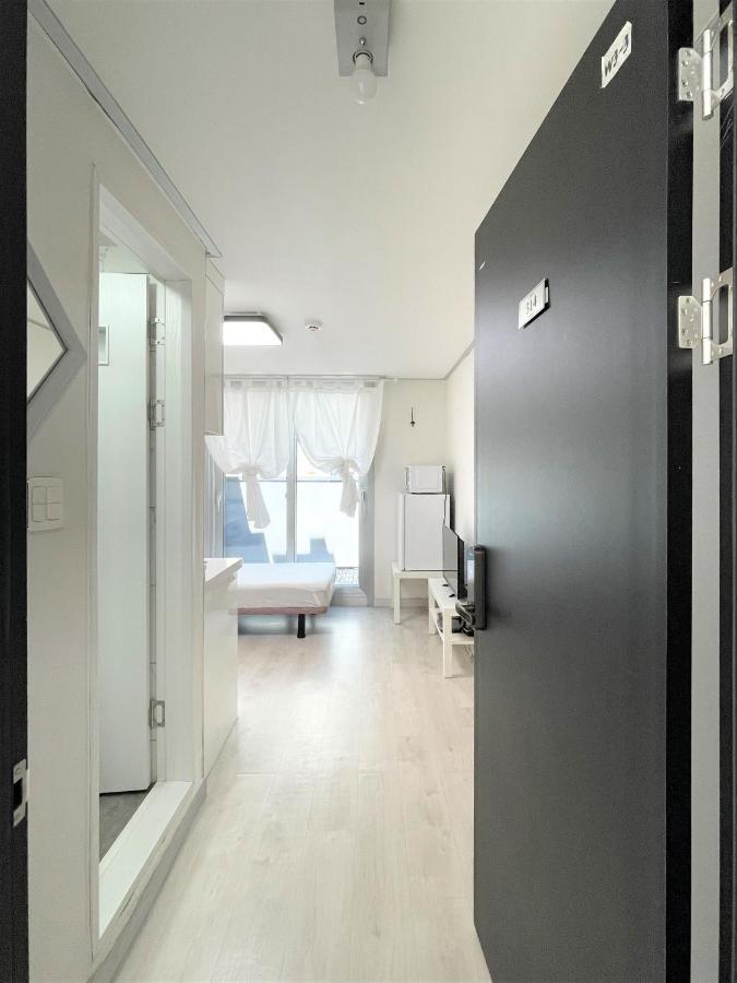 W Premium Guesthouse Incheon Airport Екстер'єр фото