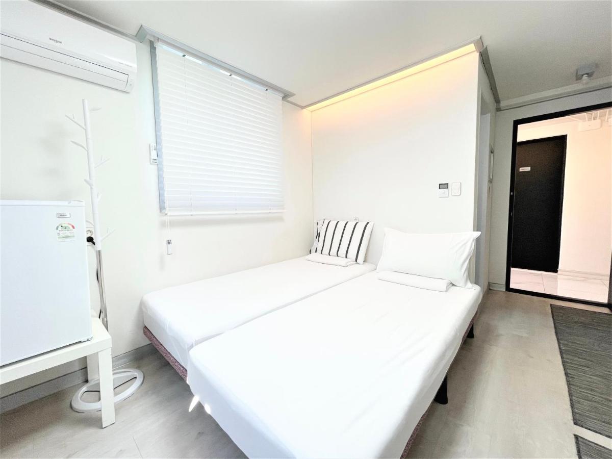 W Premium Guesthouse Incheon Airport Екстер'єр фото