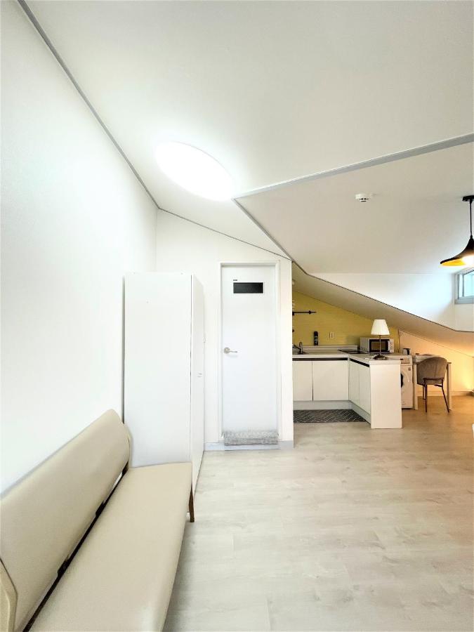 W Premium Guesthouse Incheon Airport Екстер'єр фото