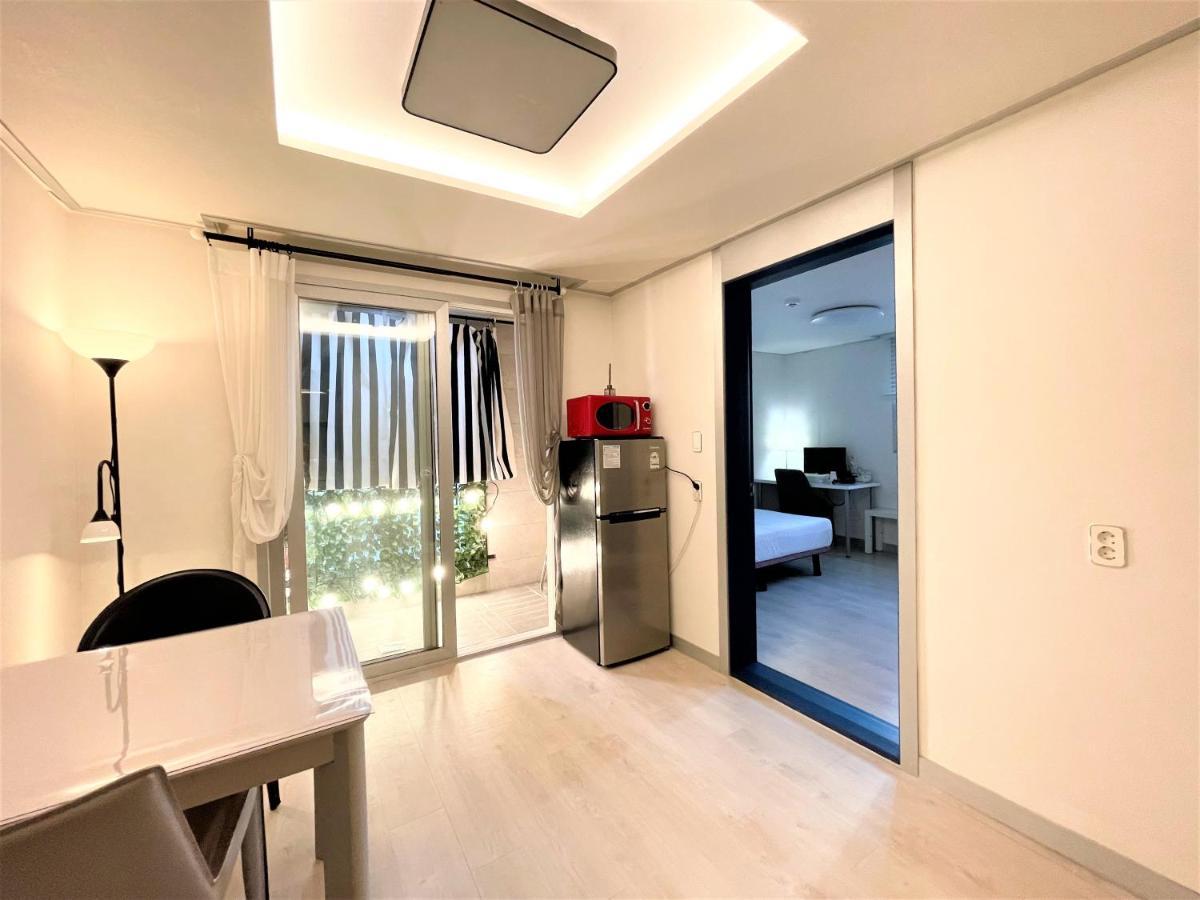 W Premium Guesthouse Incheon Airport Екстер'єр фото