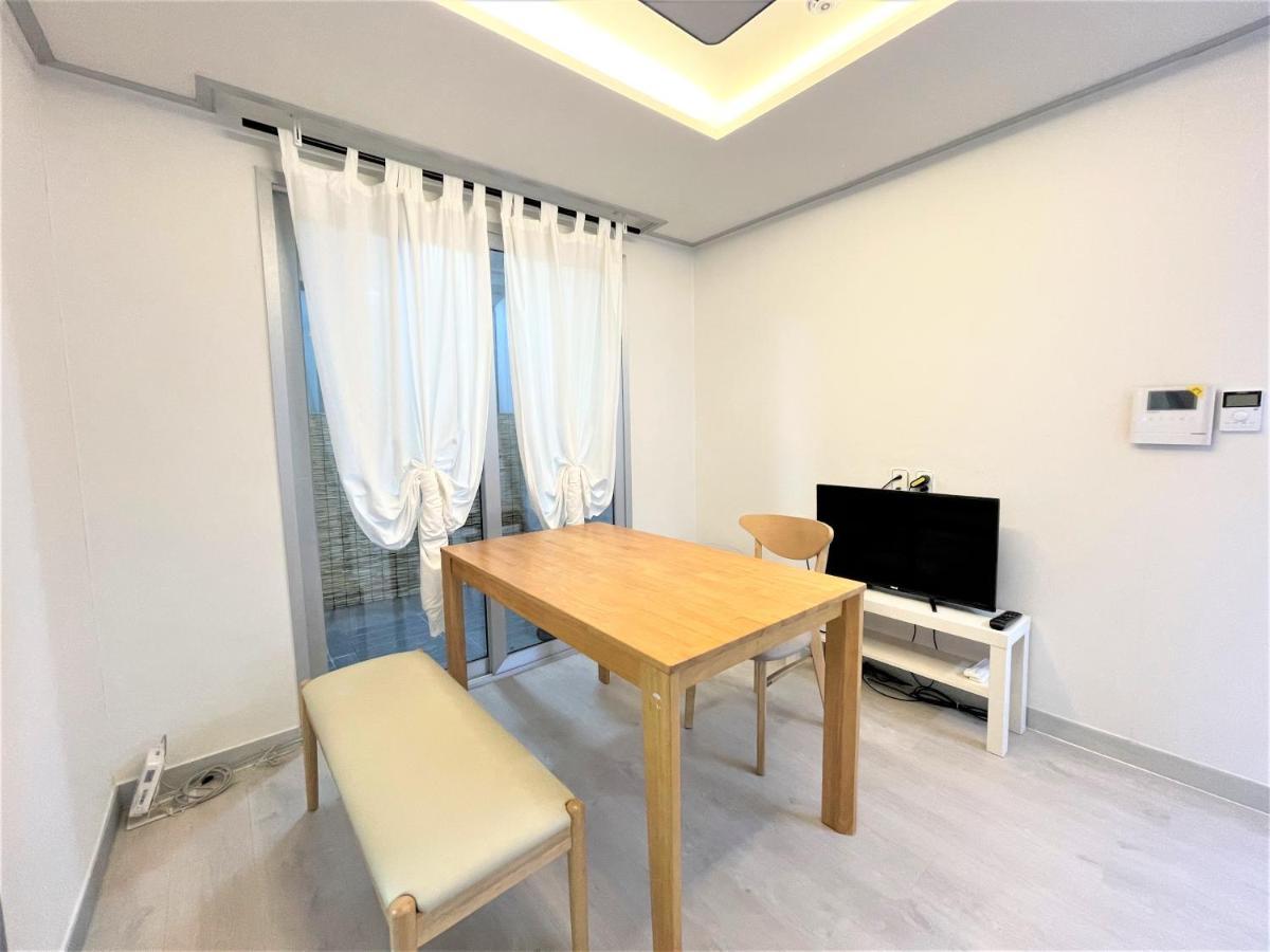W Premium Guesthouse Incheon Airport Екстер'єр фото