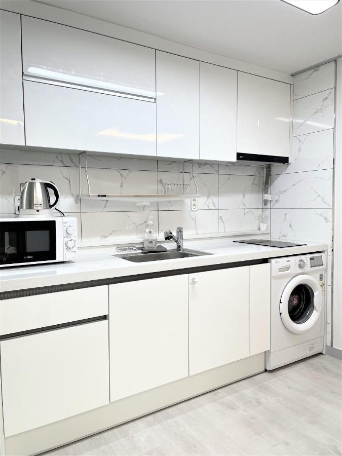 W Premium Guesthouse Incheon Airport Екстер'єр фото
