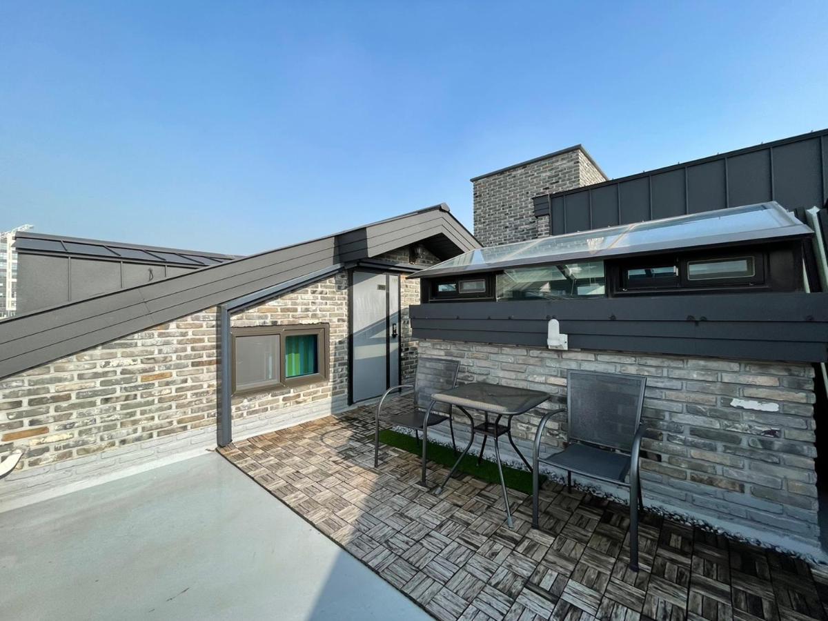 W Premium Guesthouse Incheon Airport Екстер'єр фото