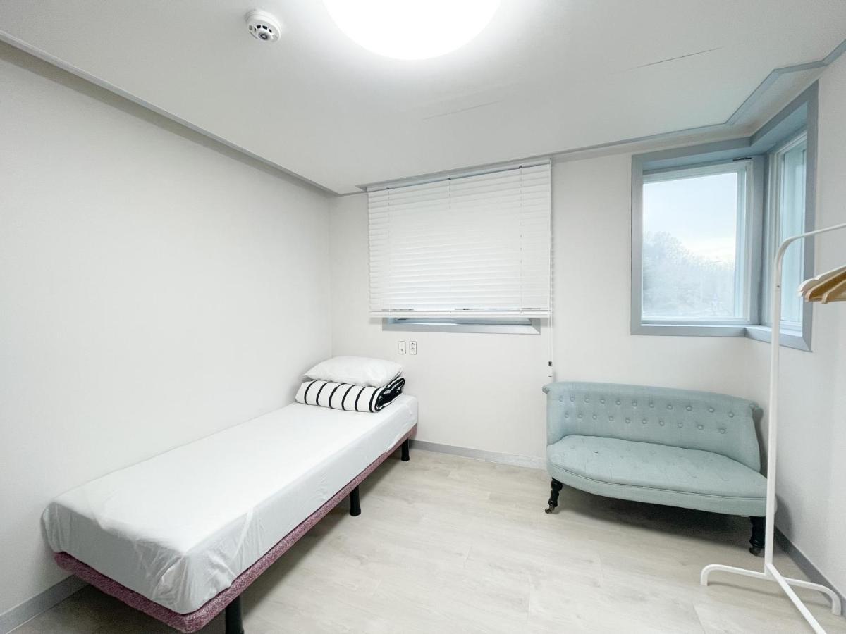 W Premium Guesthouse Incheon Airport Екстер'єр фото