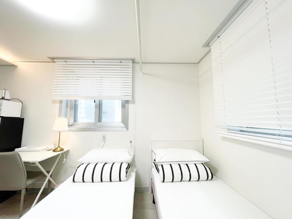 W Premium Guesthouse Incheon Airport Екстер'єр фото