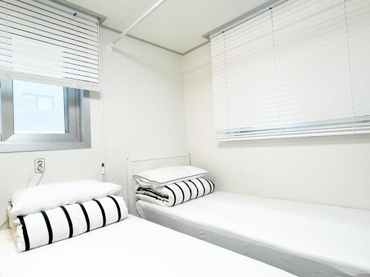 W Premium Guesthouse Incheon Airport Екстер'єр фото