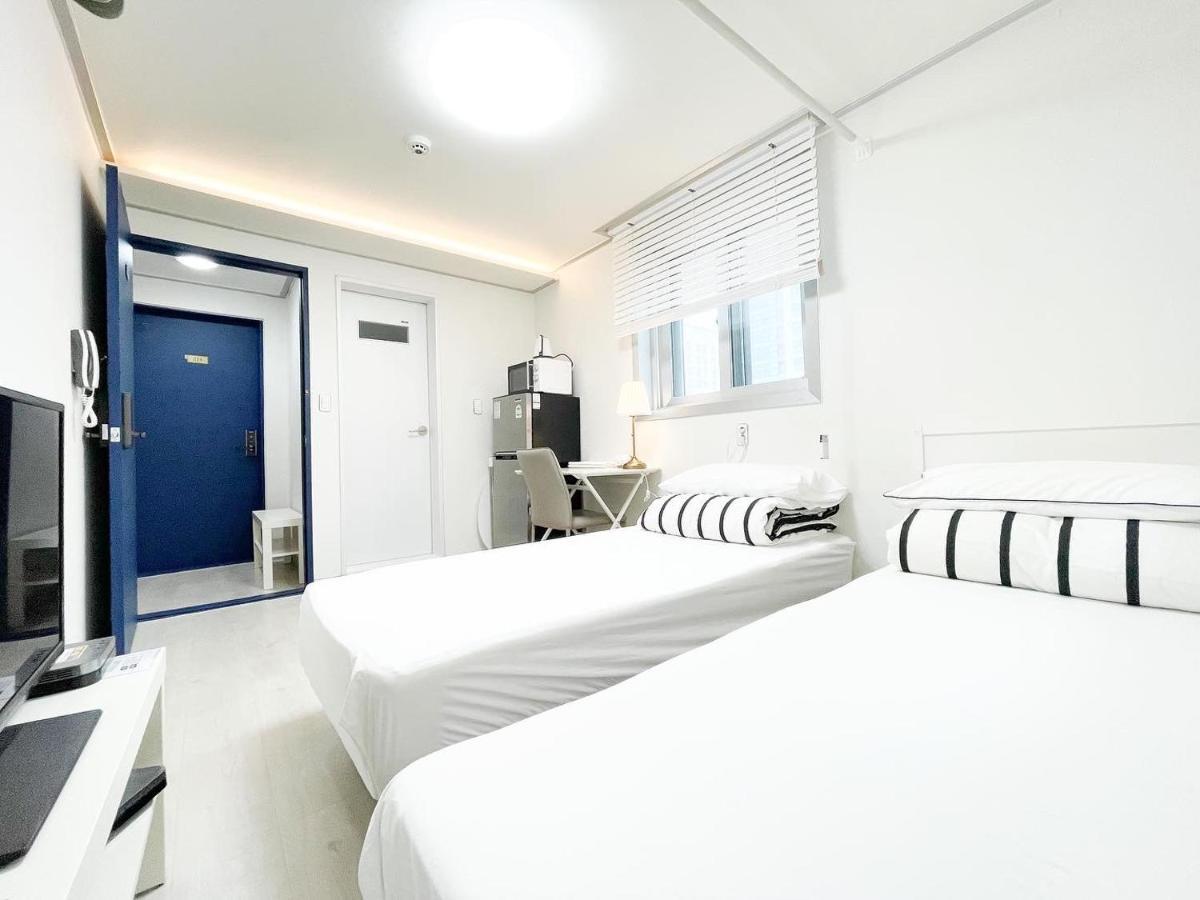 W Premium Guesthouse Incheon Airport Екстер'єр фото