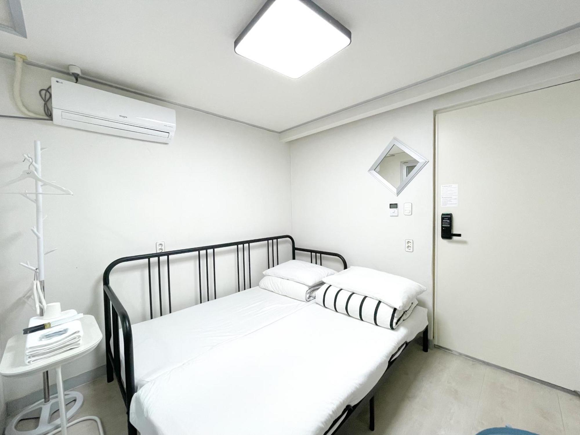 W Premium Guesthouse Incheon Airport Екстер'єр фото